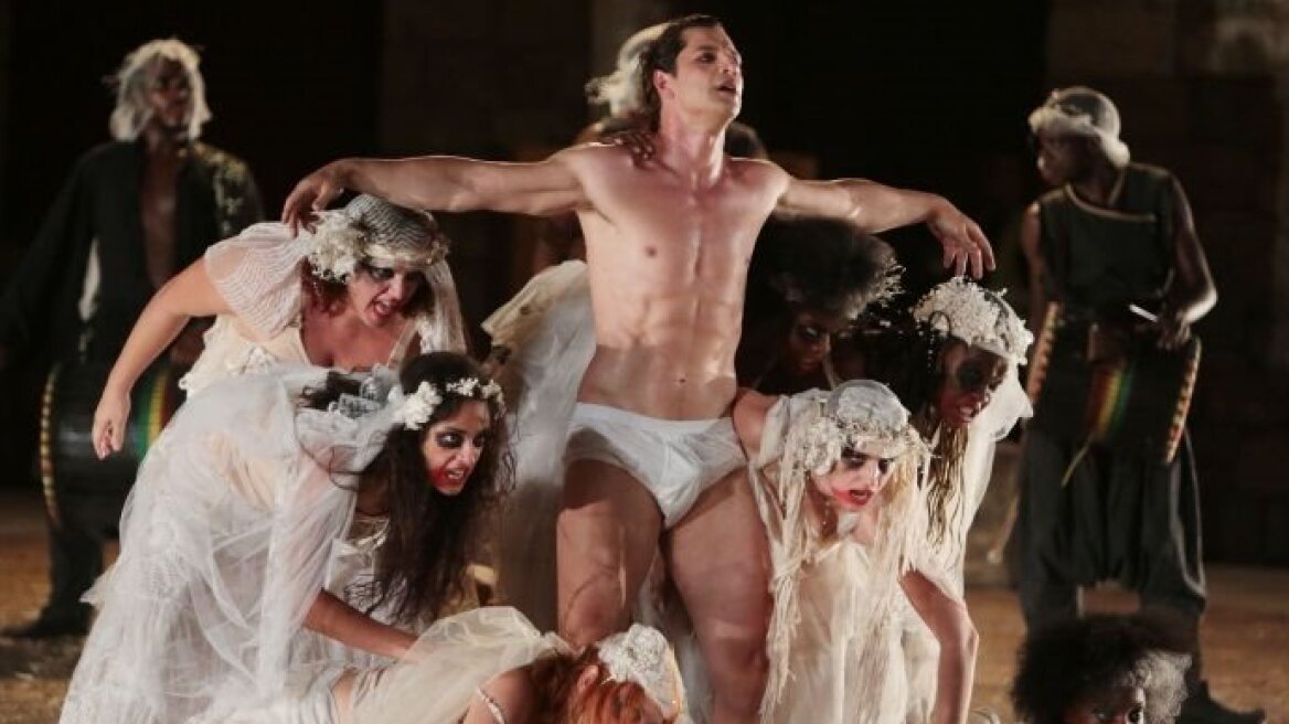 Από Θεός Διόνυσος… κόμης Δράκουλας ο Σάκης Ρουβάς;