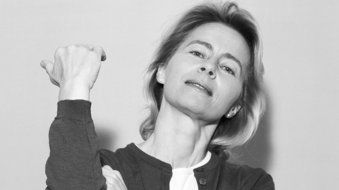 Πριν τον Στάινμπρουκ, υπουργός της Μέρκελ είχε προβεί σε άσεμνη χειρονομία 