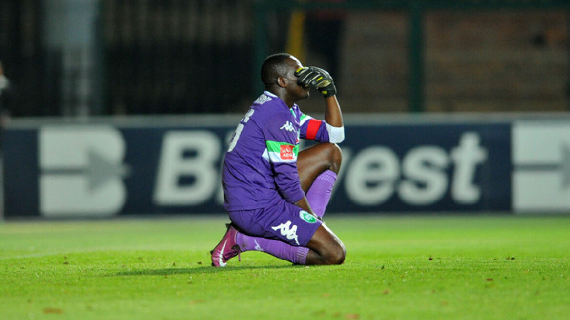 Δείτε βίντεο: Τερματοφύλακας σερβίρει έτοιμο γκολ σε αντίπαλο στο 92'