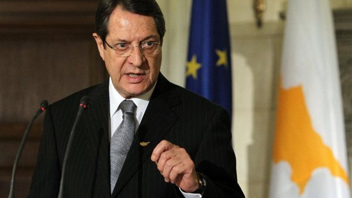 Κύπρος: Στα «μαχαίρια» ο πρόεδρος Αναστασιάδης με τον κεντρικό τραπεζίτη