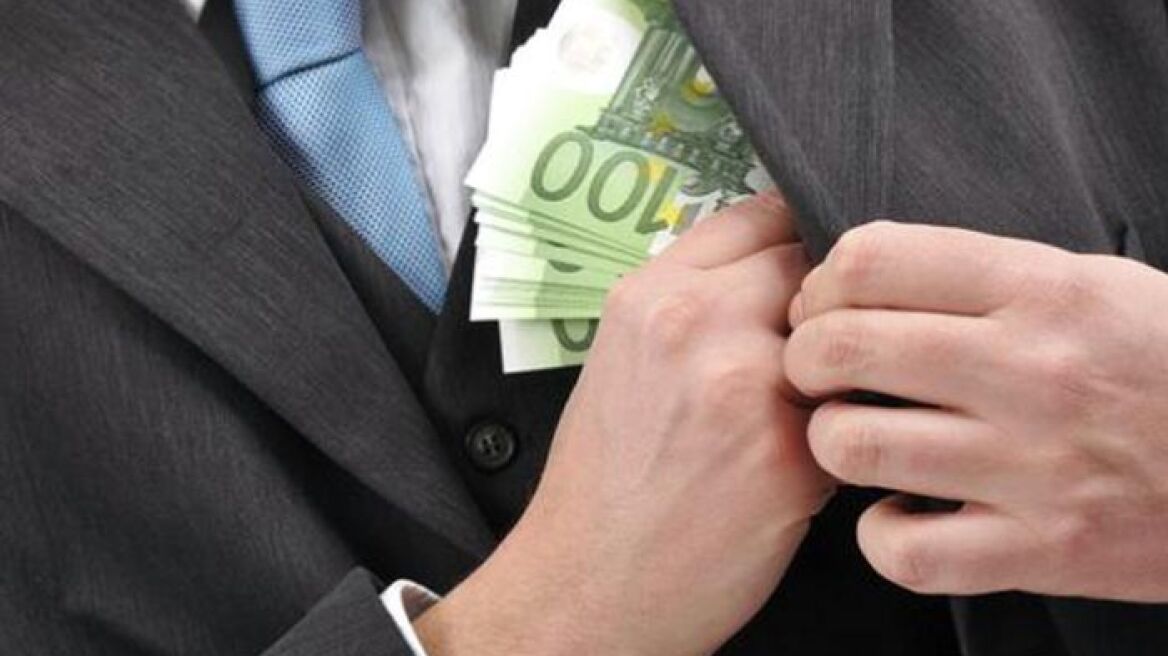 Το «έπαιζε» ασφαλιστής για να εξαπατά ηλικιωμένους