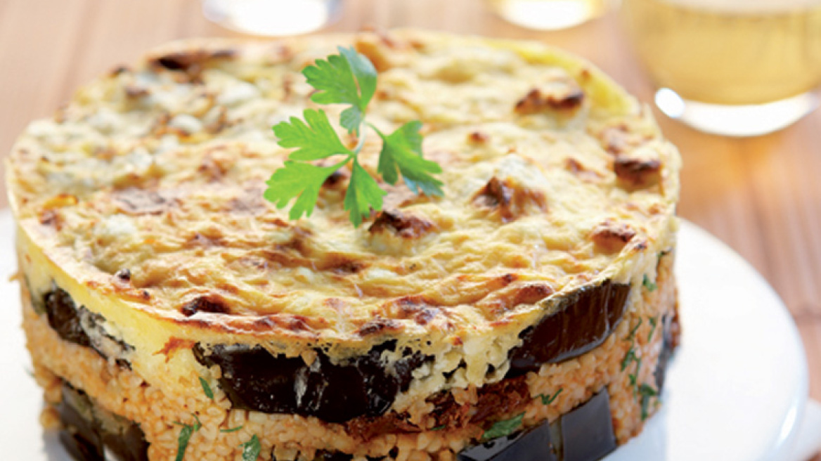 Μουσακάς για vegetarian με πλιγούρι, φέτα και λιαστή ντομάτα