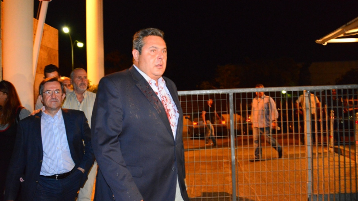 Άδωνις για Καμμένο: «Δε βρέθηκε κανείς να του δώσει ένα καθαρό πουκάμισο;»