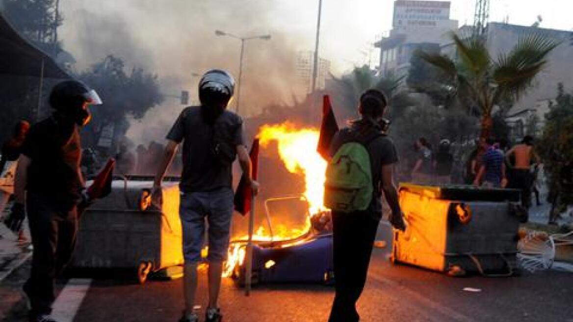 Πάτρα: Χτύπησαν 18χρονο γιατί είχε στο Facebook φωτογραφία με την ελληνική σημαία 