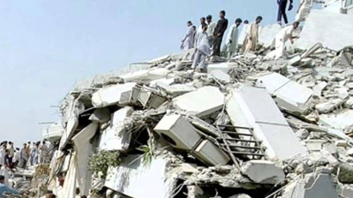 Θρήνος στο Πακιστάν: 271 νεκροί και πάνω από 300 τραυματίες από τον σεισμό 