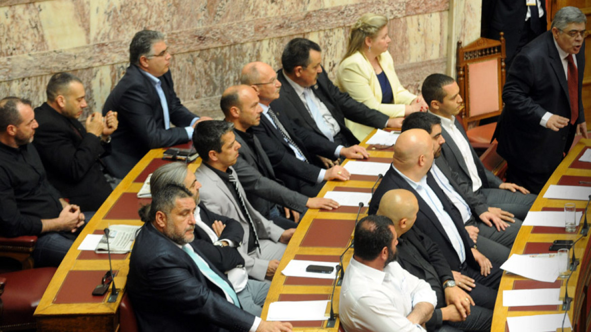 «Führerprinzip» ο Μιχαλολιάκος, «εγκληματική οργάνωση» η Χρυσή Αυγή