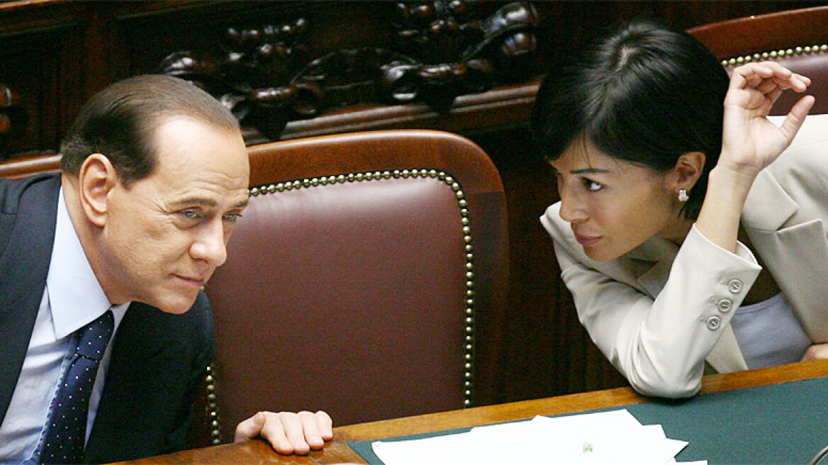 Η Μάρα Καρφάνια συγκρίνει τον Μπερλουσκόνι με τον Αϊνστάιν