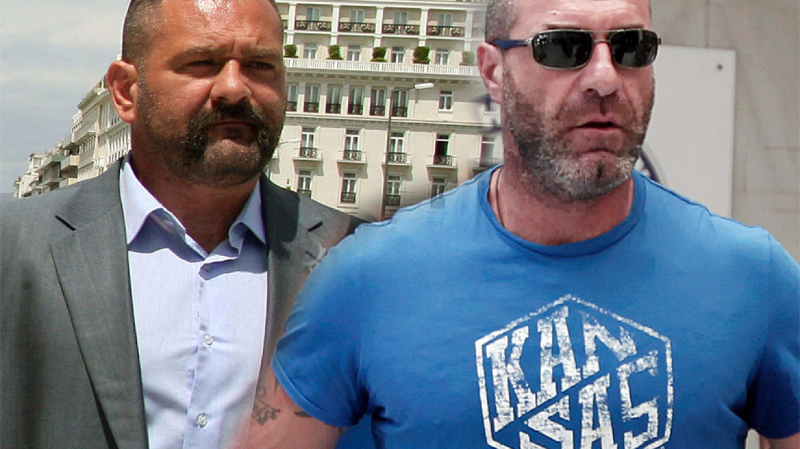 Δύο πιστόλια και μία καραμπίνα στα σπίτια Μίχoυ και Λαγού