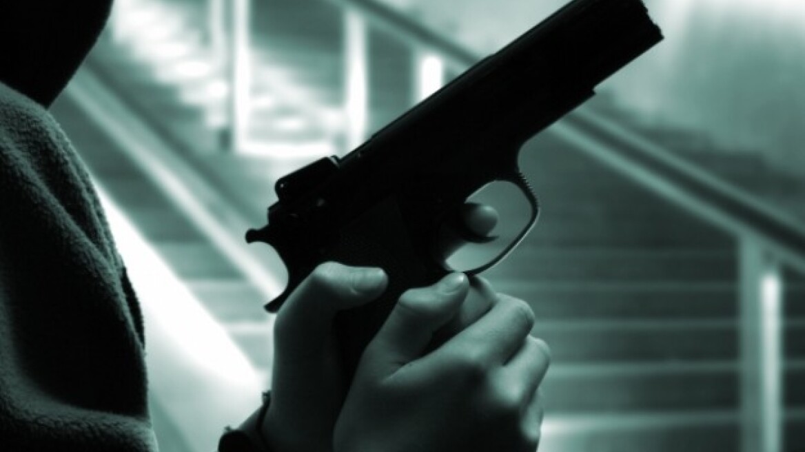 Έκρυψε το κλεμμένο όπλο στην αυλή του...