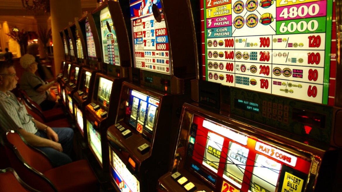 Οκτώ συλλήψεις για «φρουτάκια» στο Περιστέρι