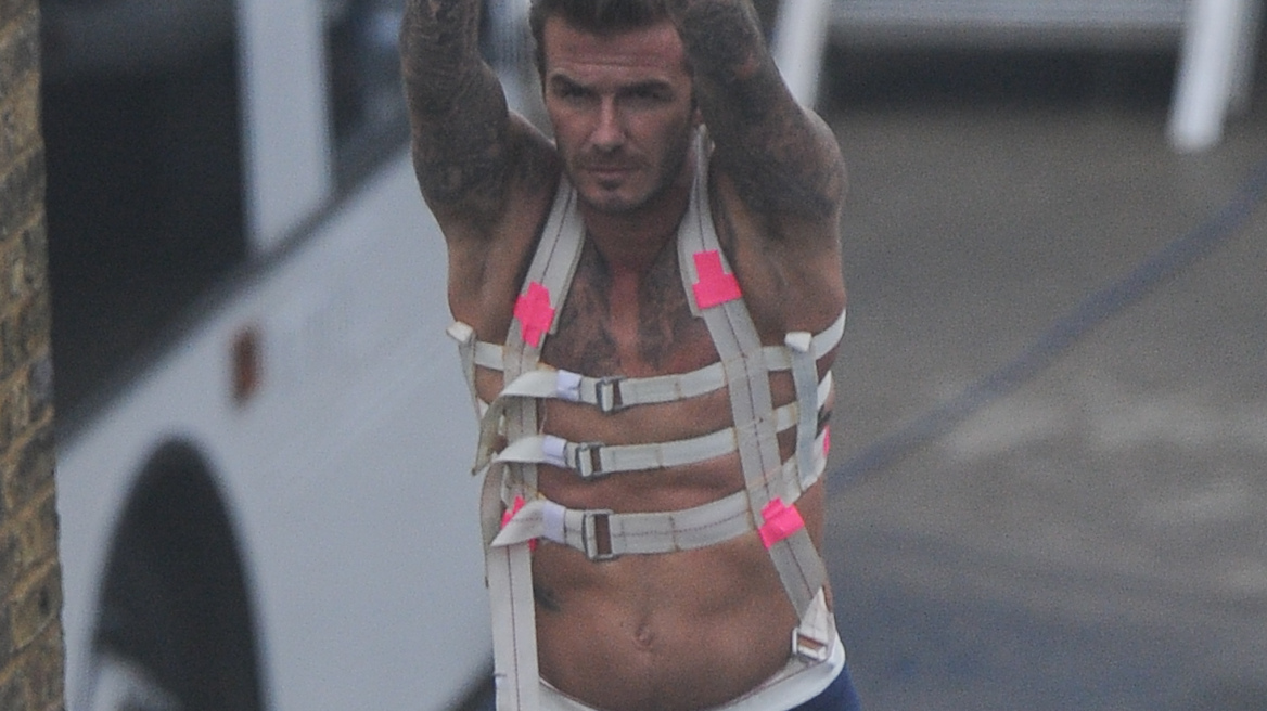 David Beckham: Μόνο με τα εσώρουχά του