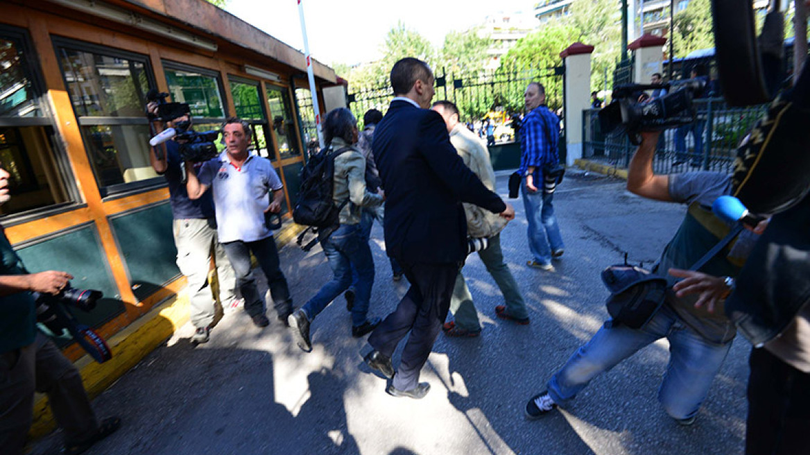 Προκλητική επίθεση και απειλές κατά δημοσιογράφων