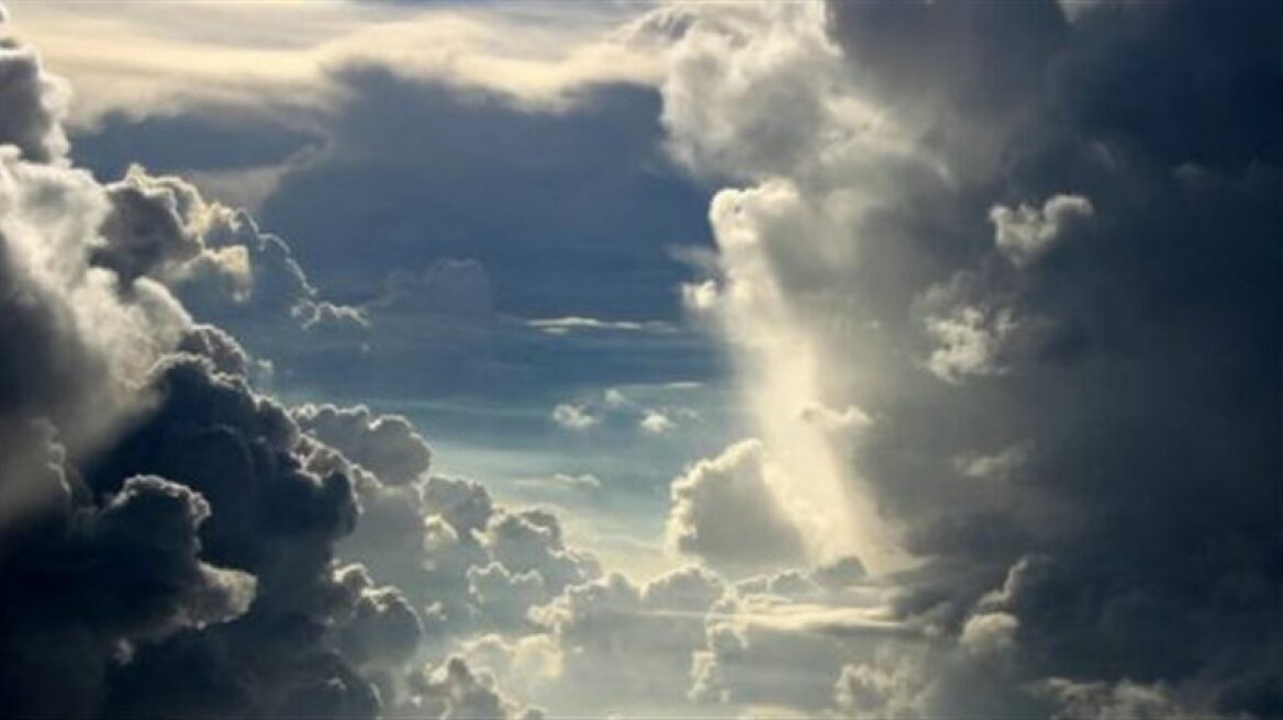 Πέφτει η θερμοκρασία, έρχονται βροχές και καταιγίδες 