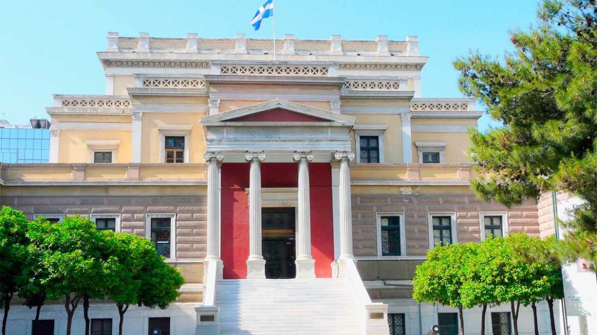 Η ηγεσία του υπουργείου Δικαιοσύνης και του Αρείου Πάγου τραγουδά Θεοδωράκη