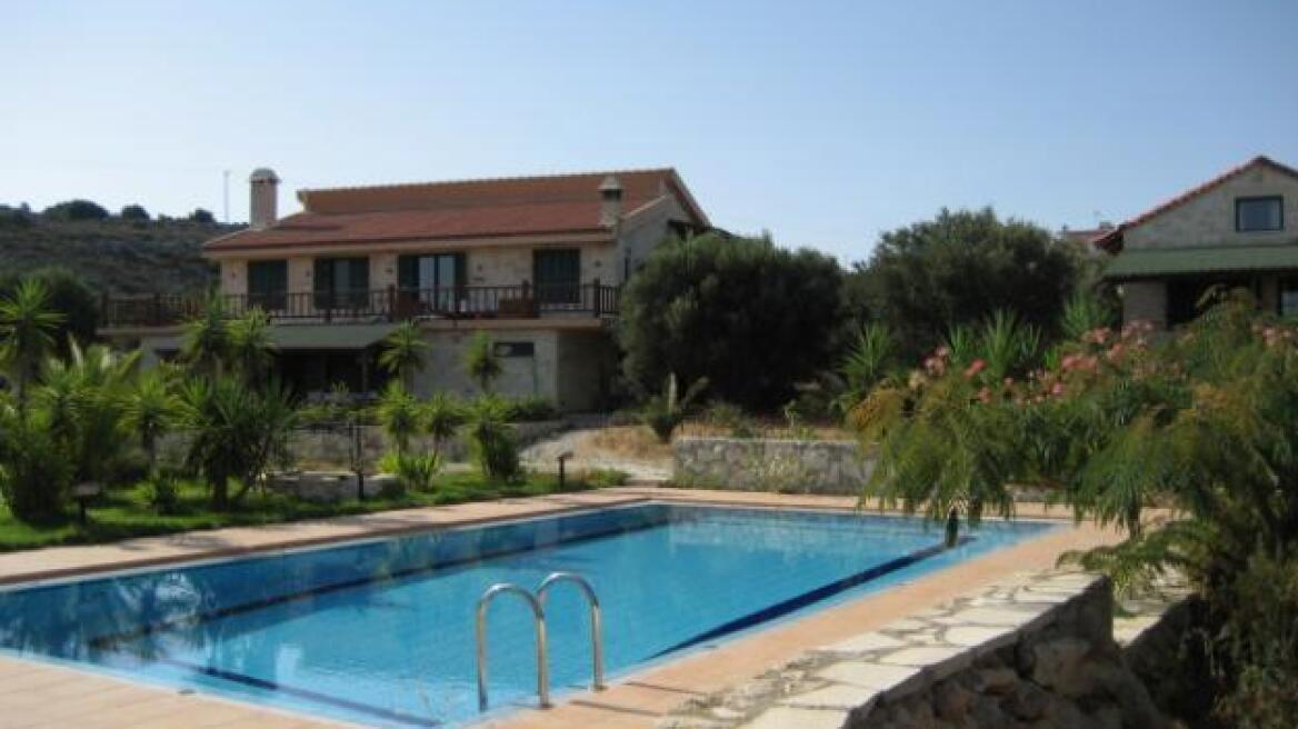 Mε άδειες από την πολεοδομία πισίνες, περιφράξεις και εξωτερικοί χρωματισμοί