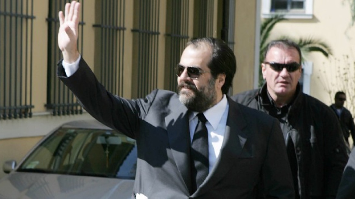 Τέλος ο Πατέρας, ανεβαίνει η «Συμμαχία»