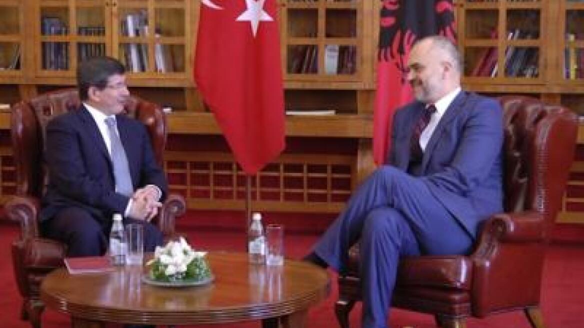 Βοήθεια στην αλβανική κυβέρνηση από Tούρκους συμβούλους