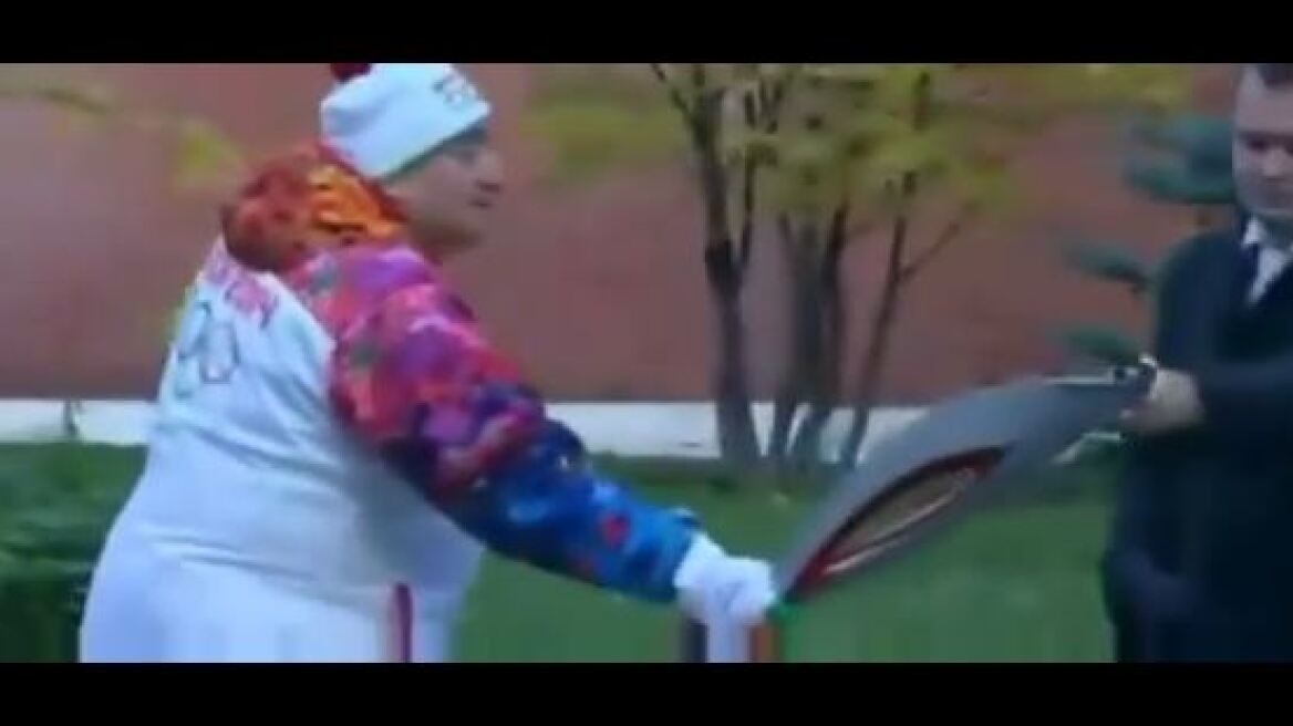 Οι Ρώσοι άναψαν την ολυμπιακή φλόγα με... αναπτήρα