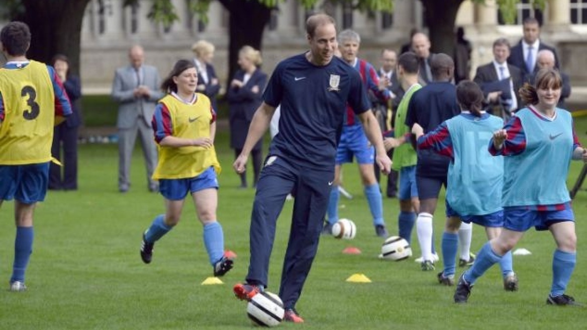 Μετέτρεψαν το παλάτι του Μπάκιγχαμ σε γήπεδο