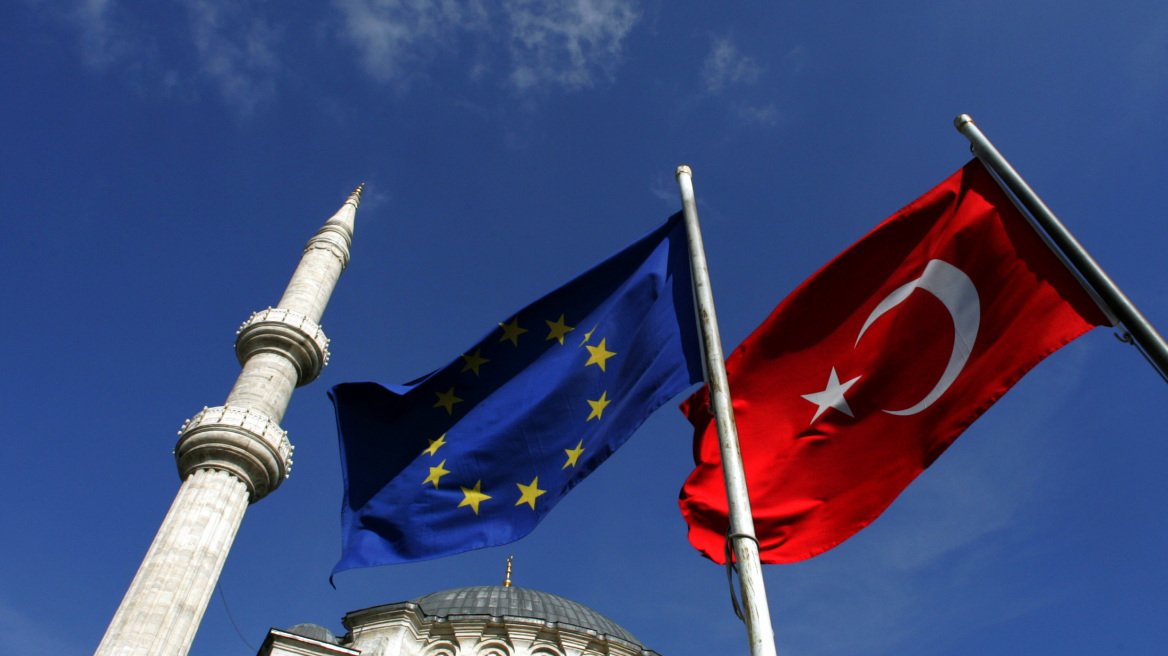 Όλο και λιγότεροι Τούρκοι θέλουν ένταξη στην ΕΕ