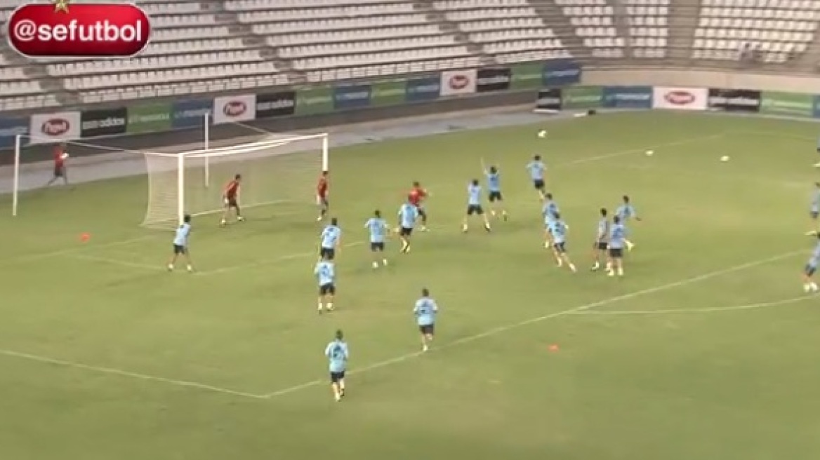 Βίντεο: Όλη η ομάδα εναντίον τριών γκολκίπερ!