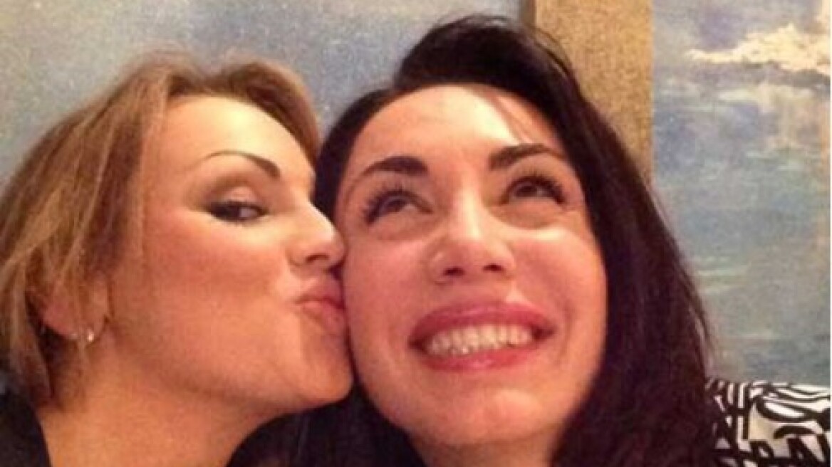 Ακόμα και λεσβίες «ανασταίνει» ο Μπερλουσκόνι