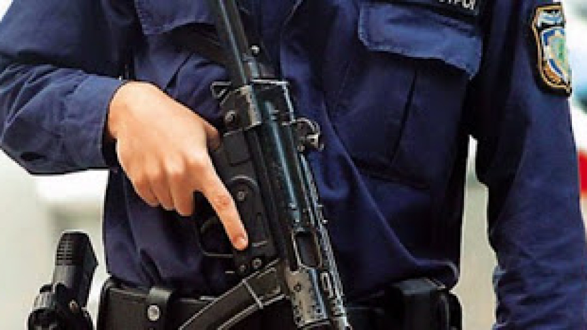 «Νταής» ειδικός φρουρός της ΕΛ.ΑΣ. ξυλοκοπούσε 22χρονη