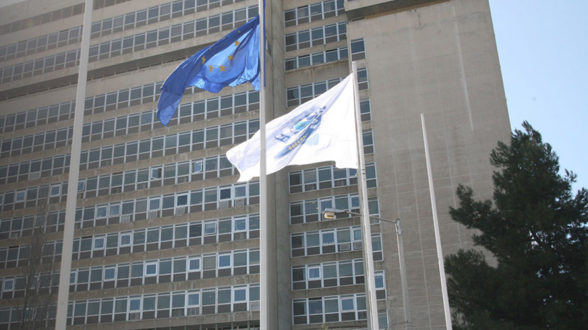 Μετωπική σύγκρουση κυβέρνησης - ΣΥΡΙΖΑ για τις παρακολουθήσεις