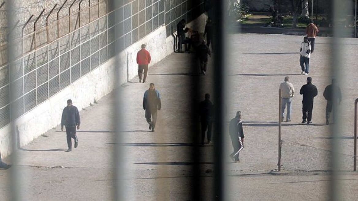 Μαχαίρια και ρόπαλα στις φυλακές Κορυδαλλού