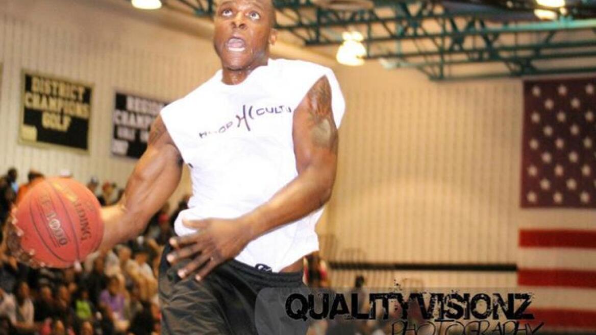 Δείτε βίντεο: Έσπασε το ταμπλό με κάρφωμα 360 μοιρών