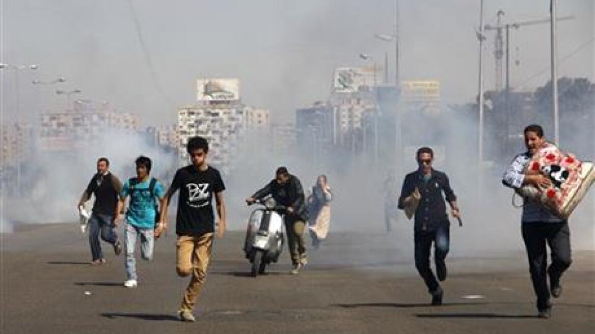 Αίγυπτος: Δακρυγόνα κατά υποστηρικτών του Μόρσι