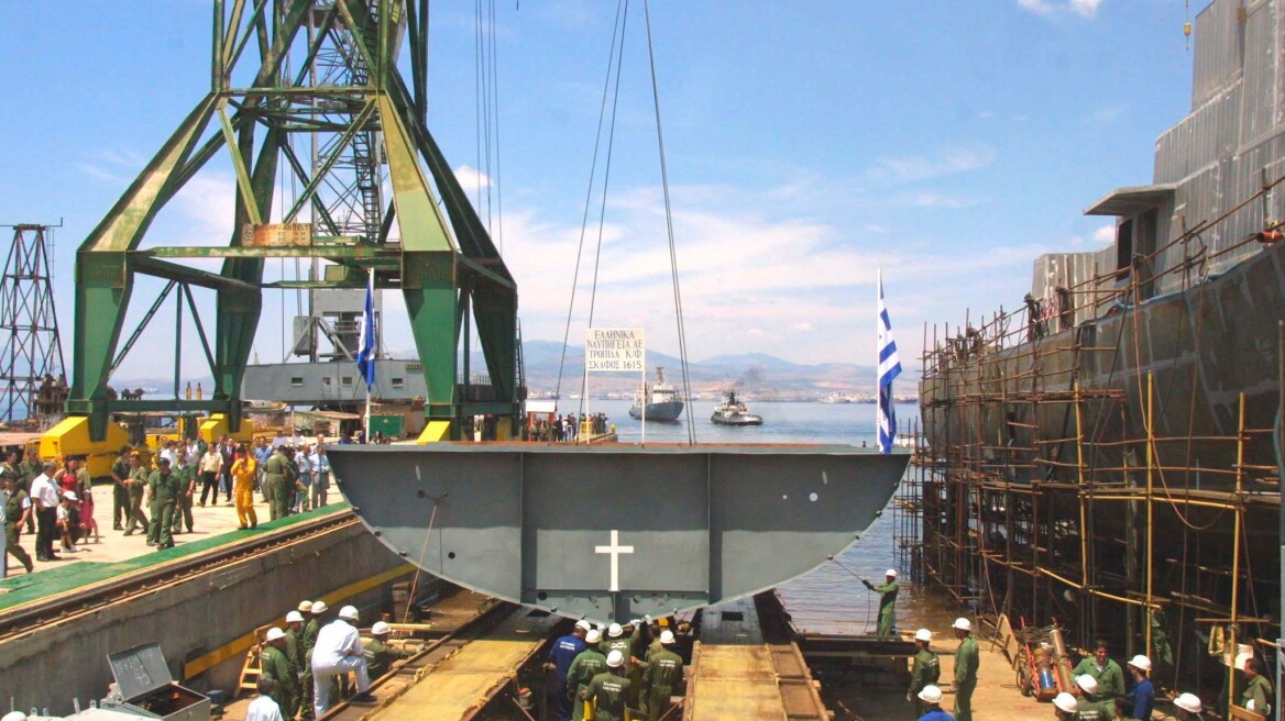 Μπάζει νερά μια από τις δεξαμενές στα ναυπηγεία Σκαραμαγκά