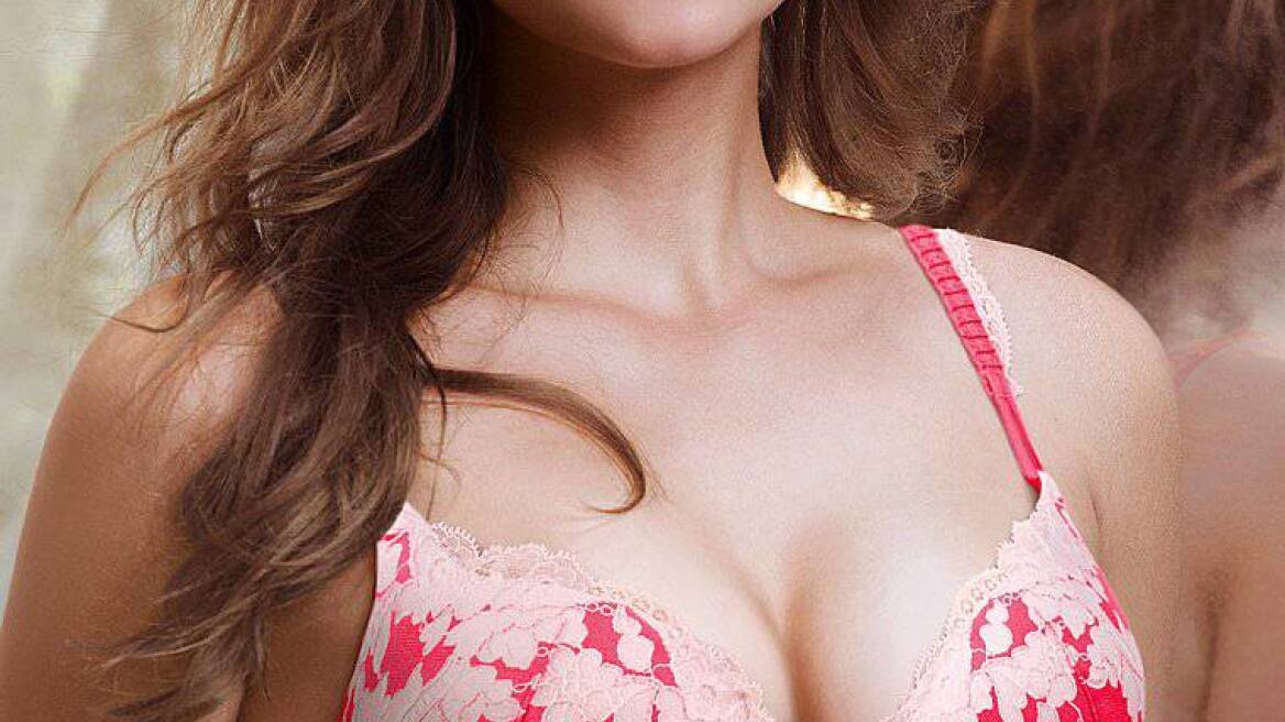 Barbara Palvin: Μόνο με τα εσώρουχα