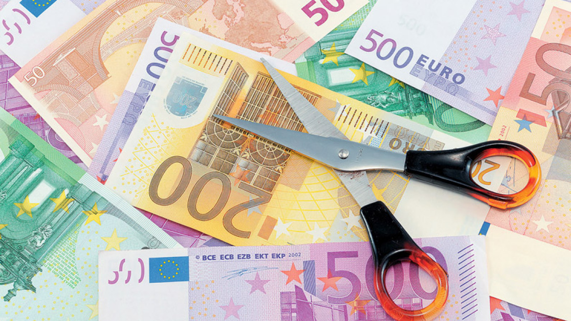 Έρχεται νέο «μαχαίρι» σε συντάξεις ΔΕΚΟ, τραπεζών και ΤΕΒΕ