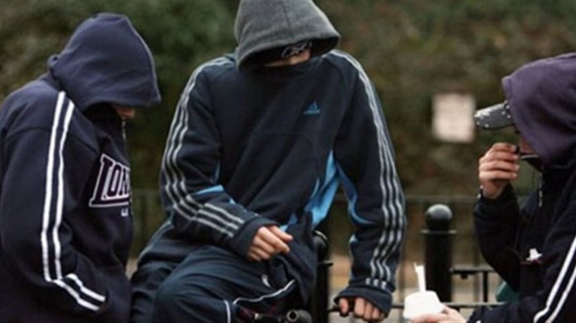 Ανήλικοι δραπέτες άρπαζαν τσάντες στο Βόλο