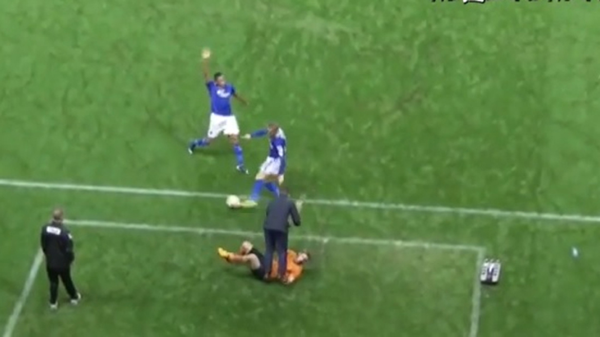 Τάκλιν στον προπονητή 