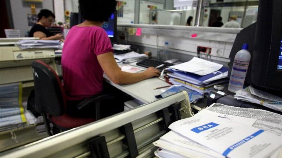 Νέο κύμα διαθεσιμότητας για το 2014 - Φεύγουν 11.000 υπάλληλοι από δέκα υπουργεία