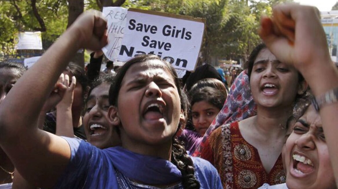 Βίασαν και έκαψαν ζωντανή 13χρονη στην Ινδία!