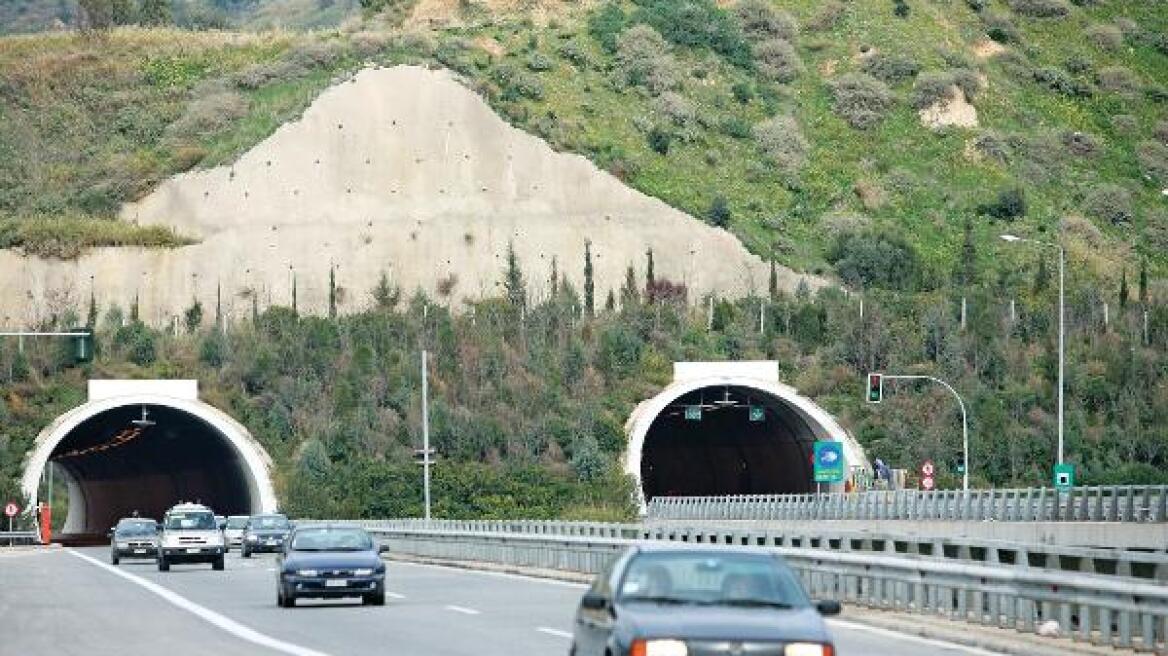 Αντί να προσλαμβάνουν... απολύουν στην Ολυμπία Οδό