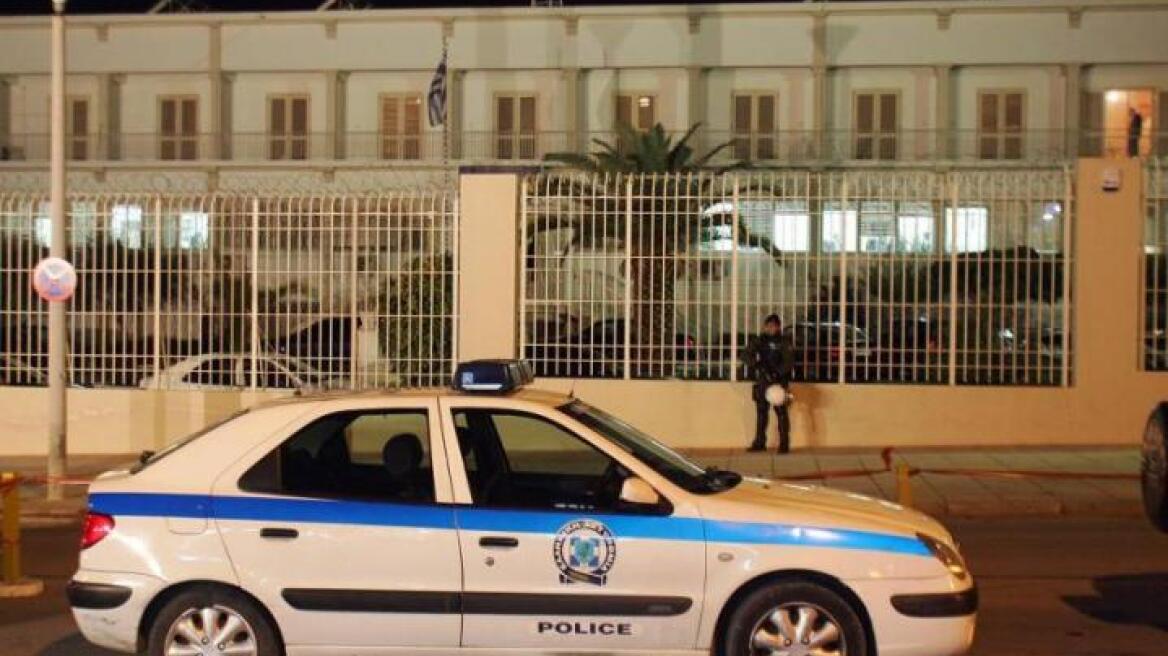 Αυτοσχέδια μαχαίρια βρέθηκαν σε ελέγχους στον Κορυδαλλό