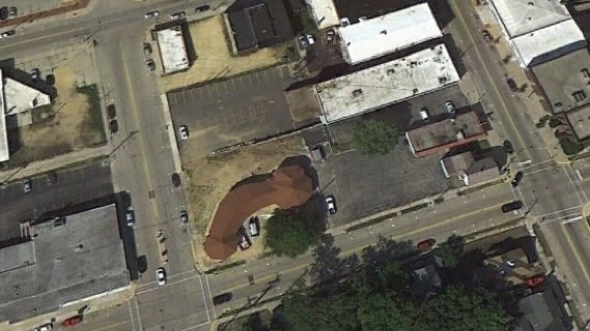 ΗΠΑ: Εκκλησία μοιάζει με τεράστιο φαλλό!