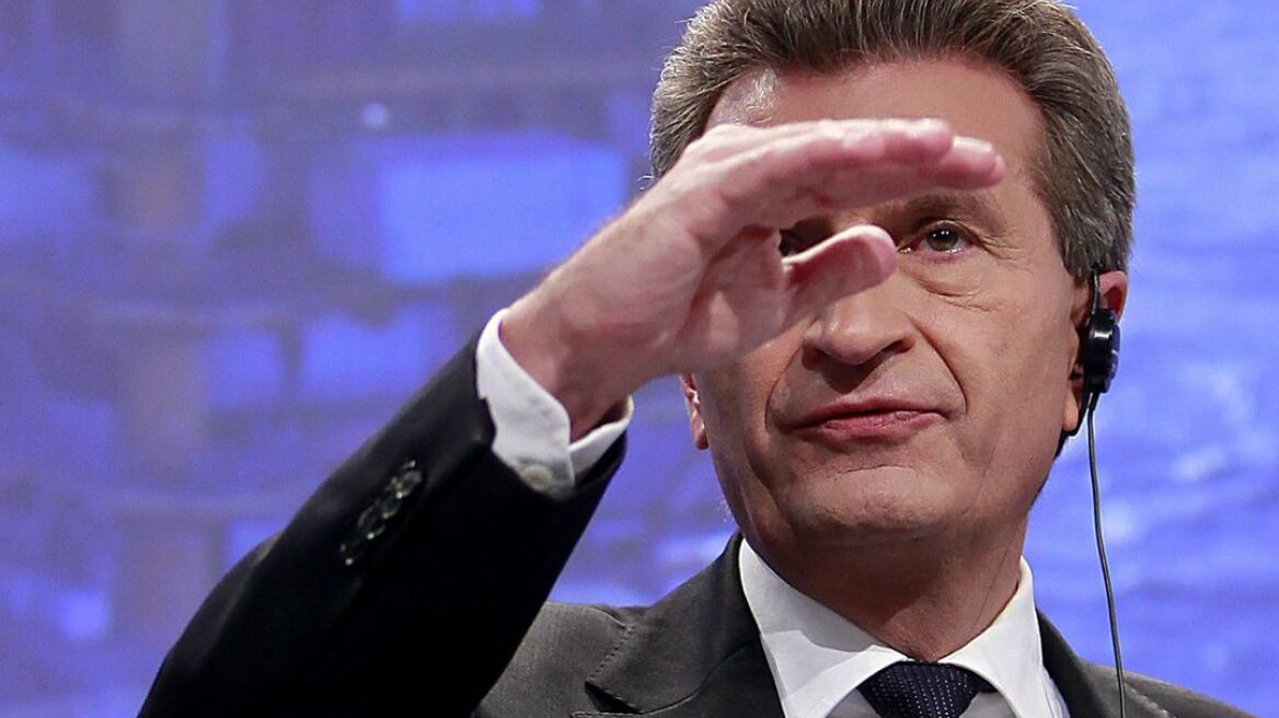 Η επίσκεψη Έτινγκερ αναβλήθηκε γιατί έχασε το αεροπλάνο!