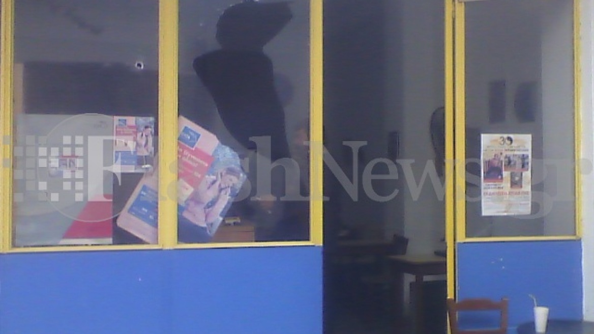 Ένοπλοι απείλησαν υπάλληλο των ΕΛΤΑ και τον έσωσε μια ηλικιωμένη!