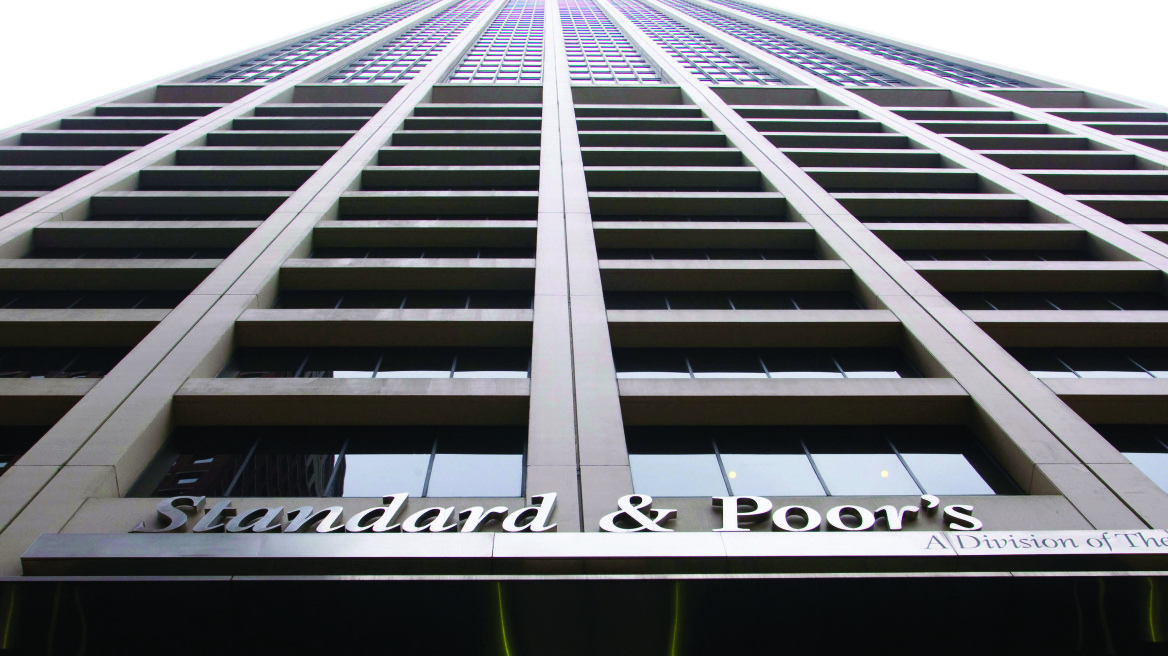 Standard & Poor's: Υποβάθμισε σε «Β-» την Ουκρανία