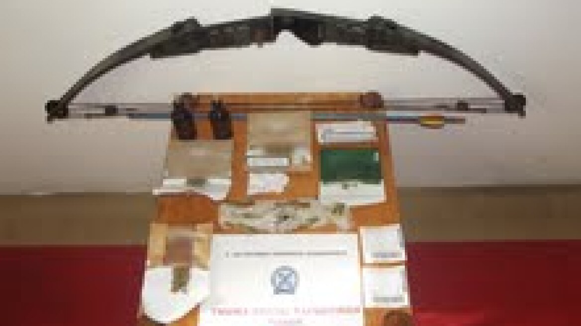 Έφτασαν στη Ρόδο με ναρκωτικά και… τόξο!