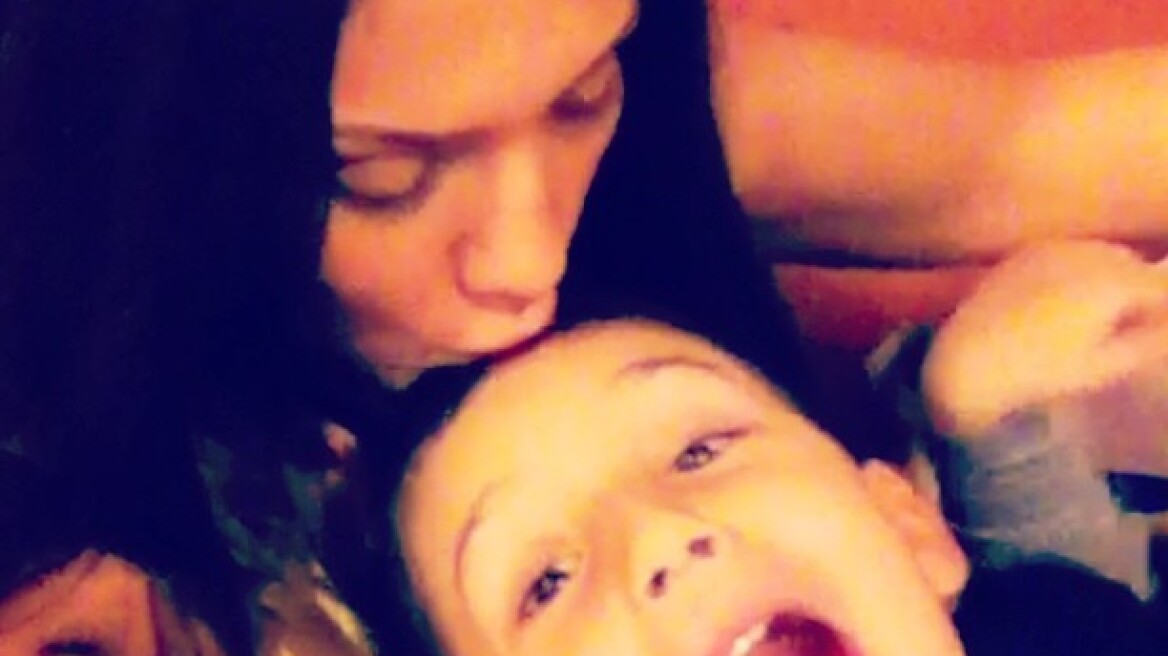 Η Αγγελική Ηλιάδη αγκαλιά με τον άντρα της ζωή της