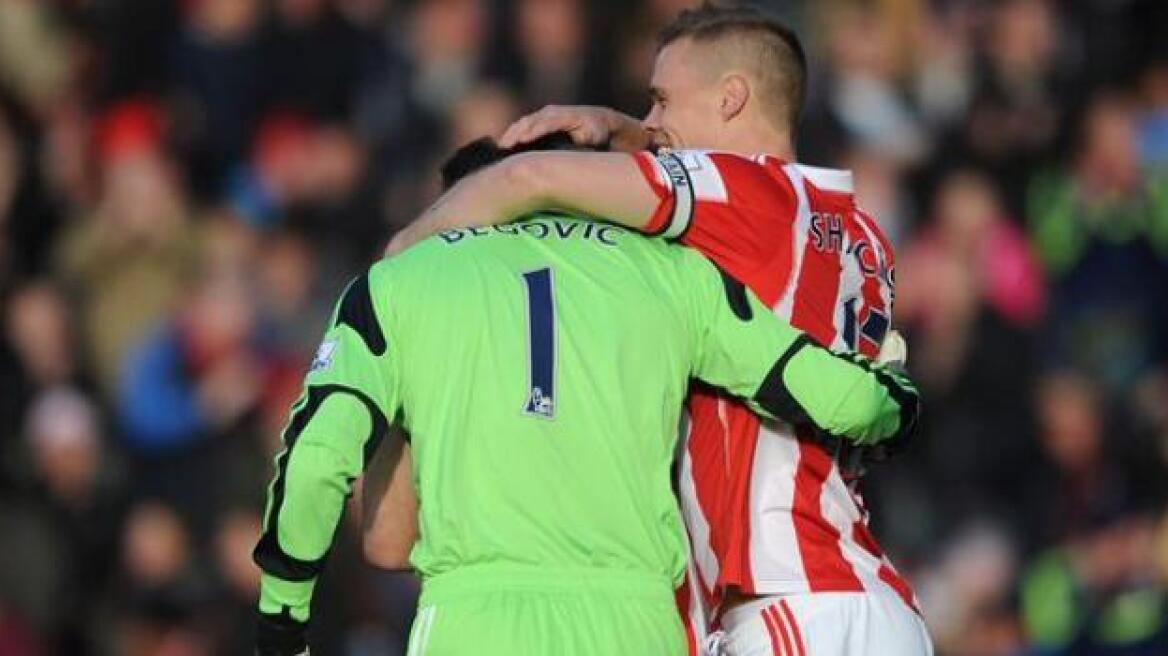 Βίντεο: Τερματοφύλακας στην Πρέμιερ Λιγκ βάζει γκολ από την εστία του