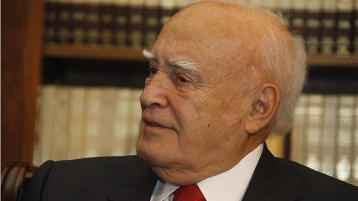 Στην Αλβανία ο Kάρολος Παπούλιας