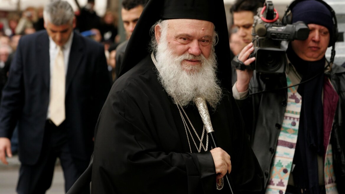 Παράσημο σε Ελληνοκύπρια απένειμε ο Αρχιεπίσκοπος Αθηνών Ιερώνυμος