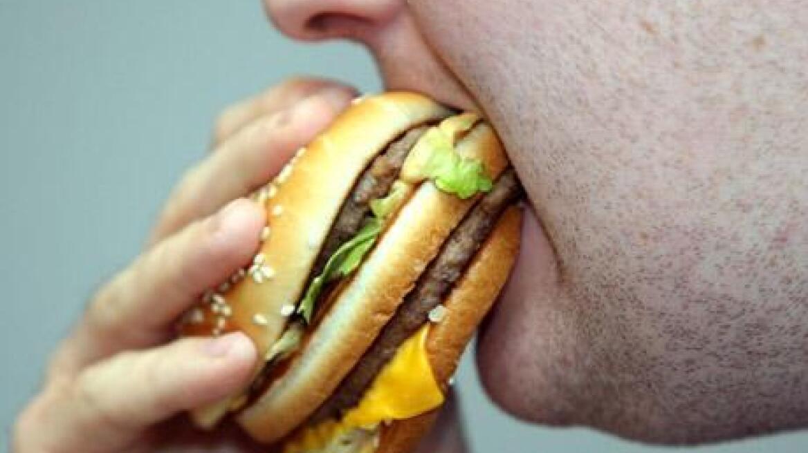 Η κρίση «σπρώχνει» τους Βρετανούς στο junk food...